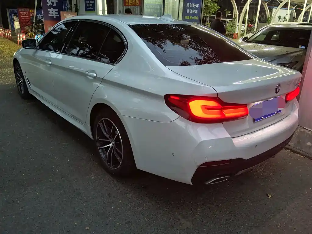 BMW 5 Series — миниатюра 6