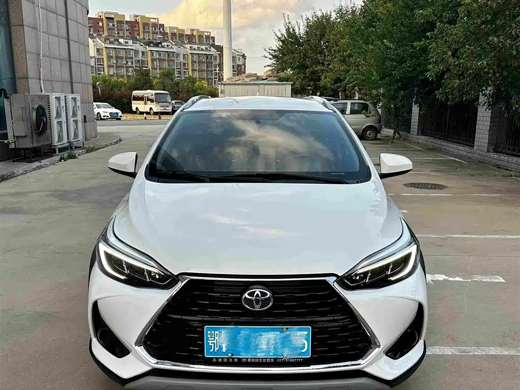 Toyota Yaris L — миниатюра 2