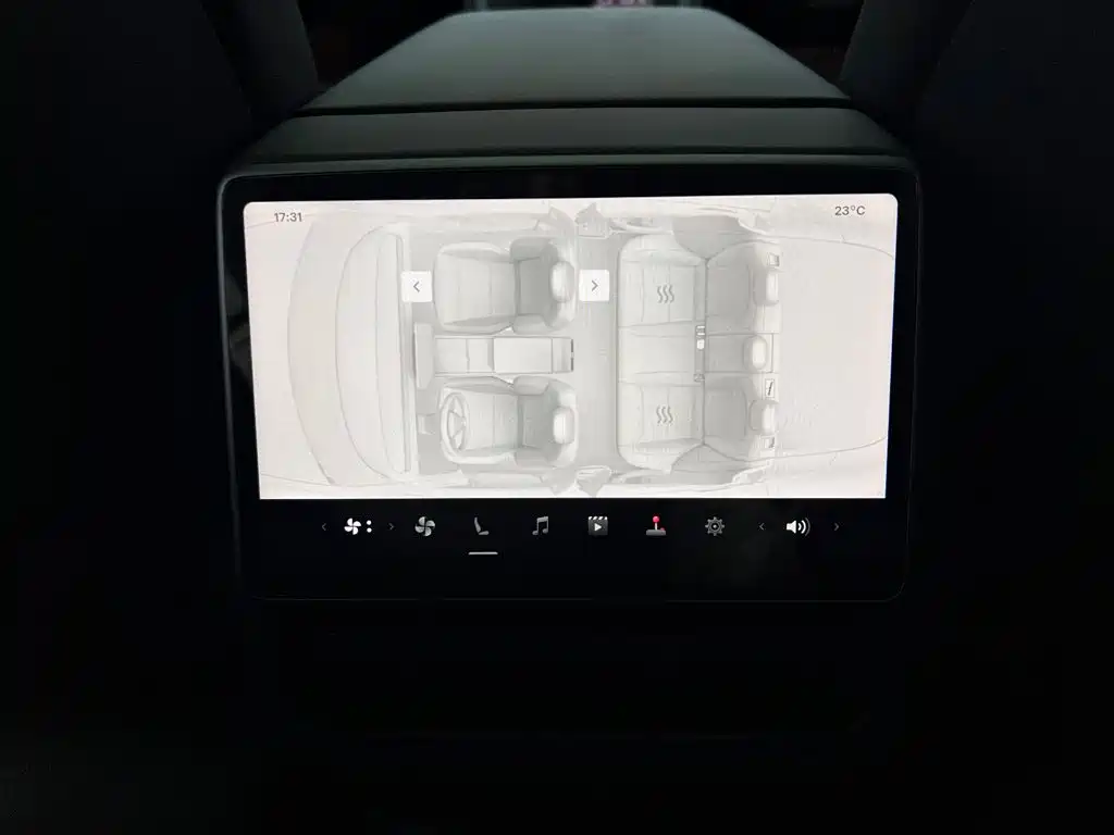 Tesla Model 3 — миниатюра 14