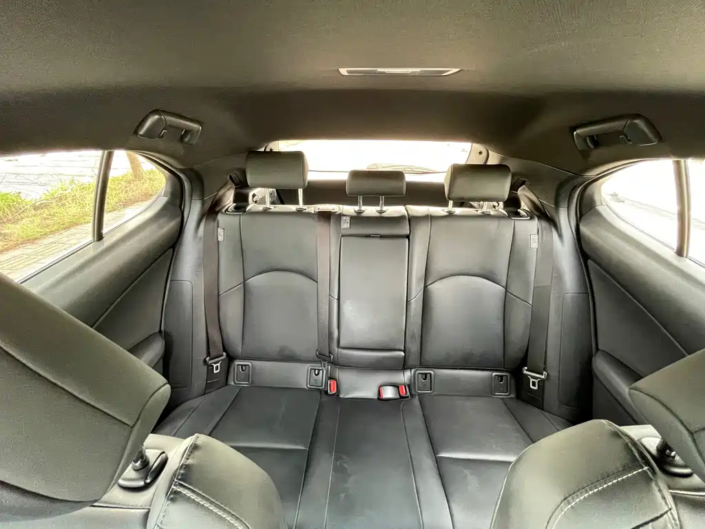 Lexus UX — миниатюра 25