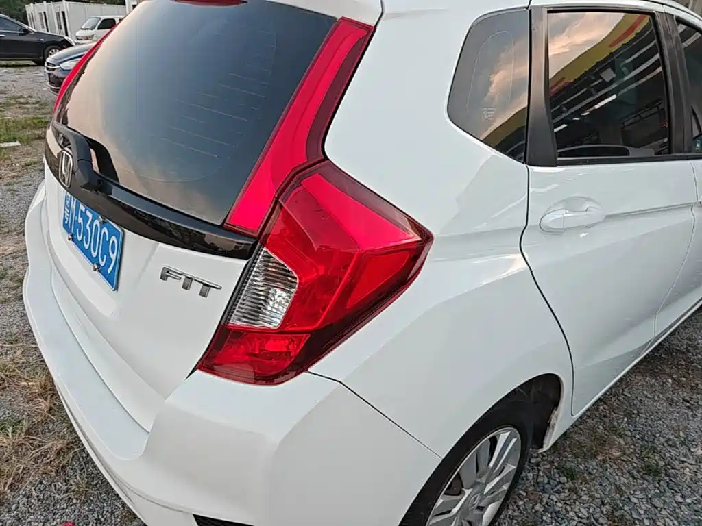 Honda Fit — миниатюра 8