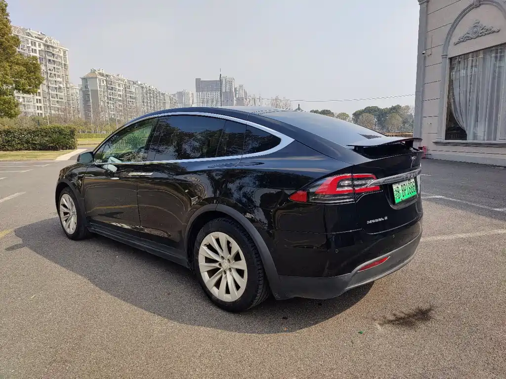 TESLA MODEL X