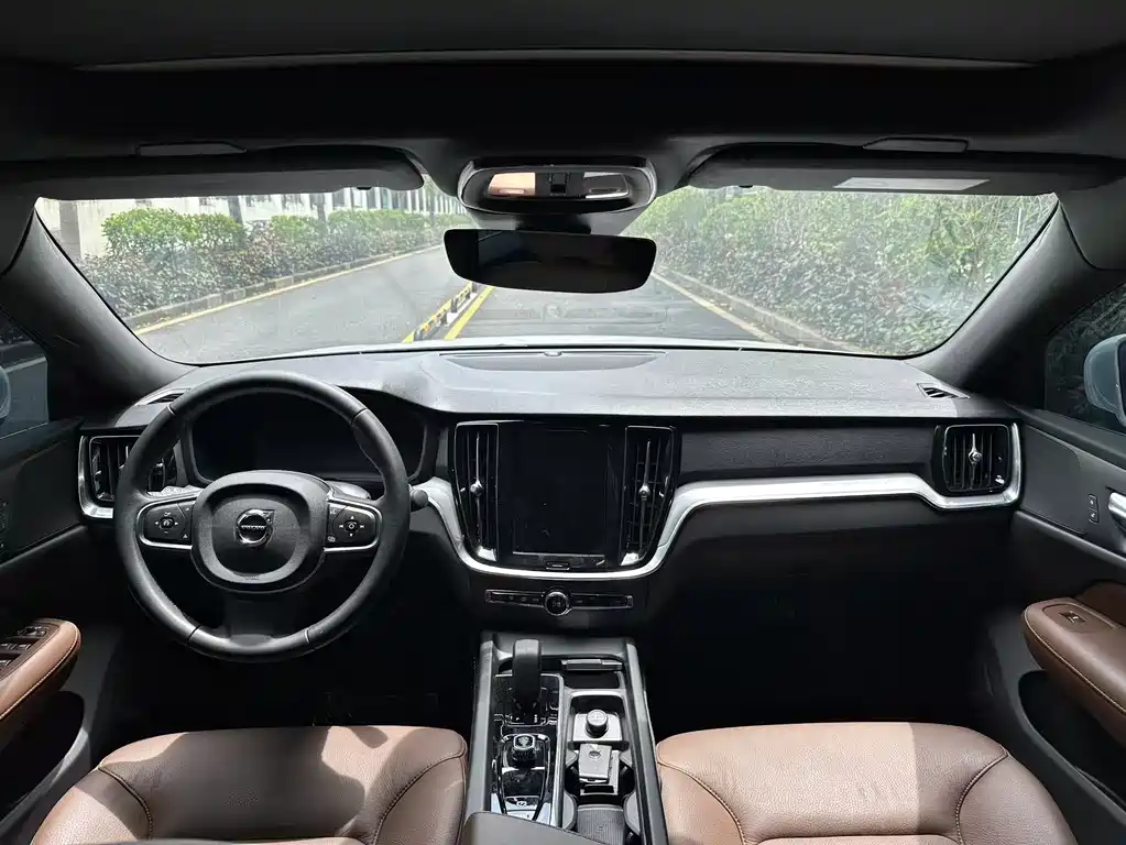 Volvo S60 2026 B4 Luxury