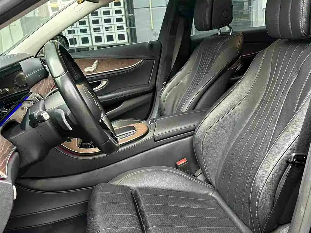 Mercedes-Benz E-Class — миниатюра 9