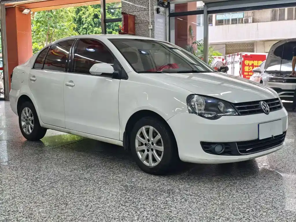 Volkswagen Polo 2011 1.4L AT