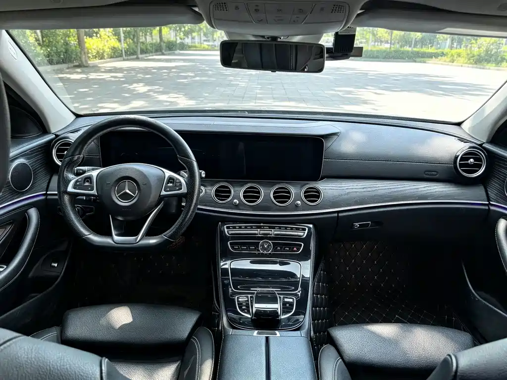 Mercedes-Benz E-Class — миниатюра 11