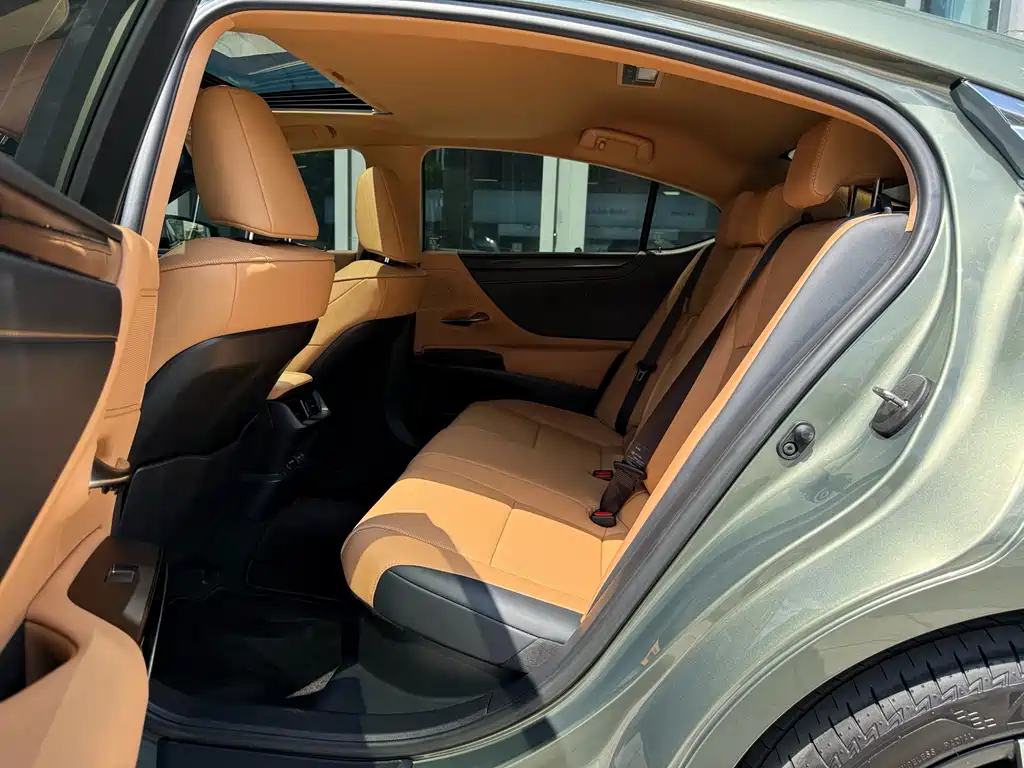 Lexus ES — миниатюра 9