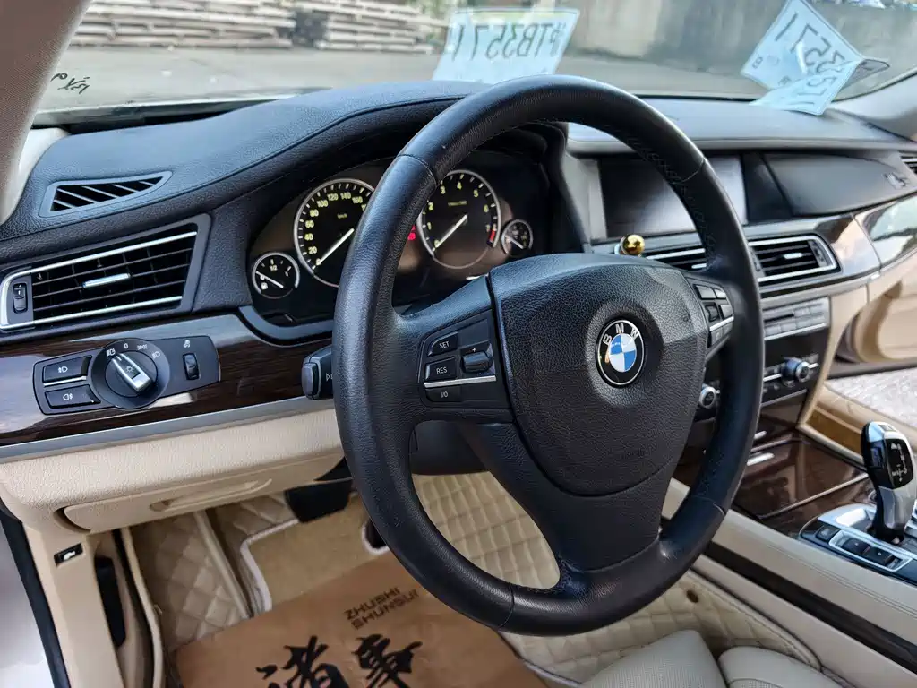 BMW 7 Series — миниатюра 17