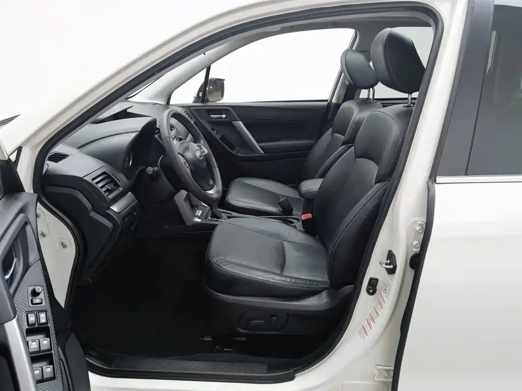 Subaru Forester 2013 2.5i AT Luxury