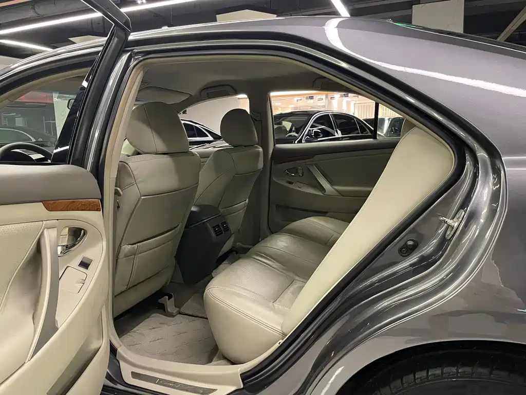 Toyota Camry — миниатюра 7