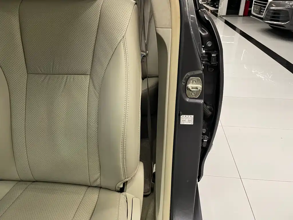 Toyota Camry — миниатюра 25