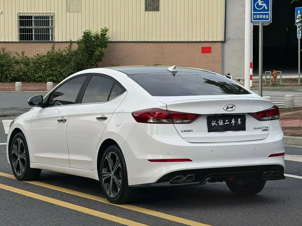 Hyundai Elantra — миниатюра 6