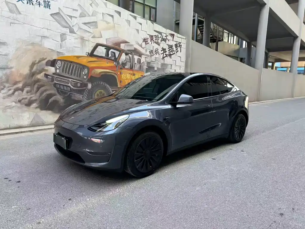 TESLA MODEL Y