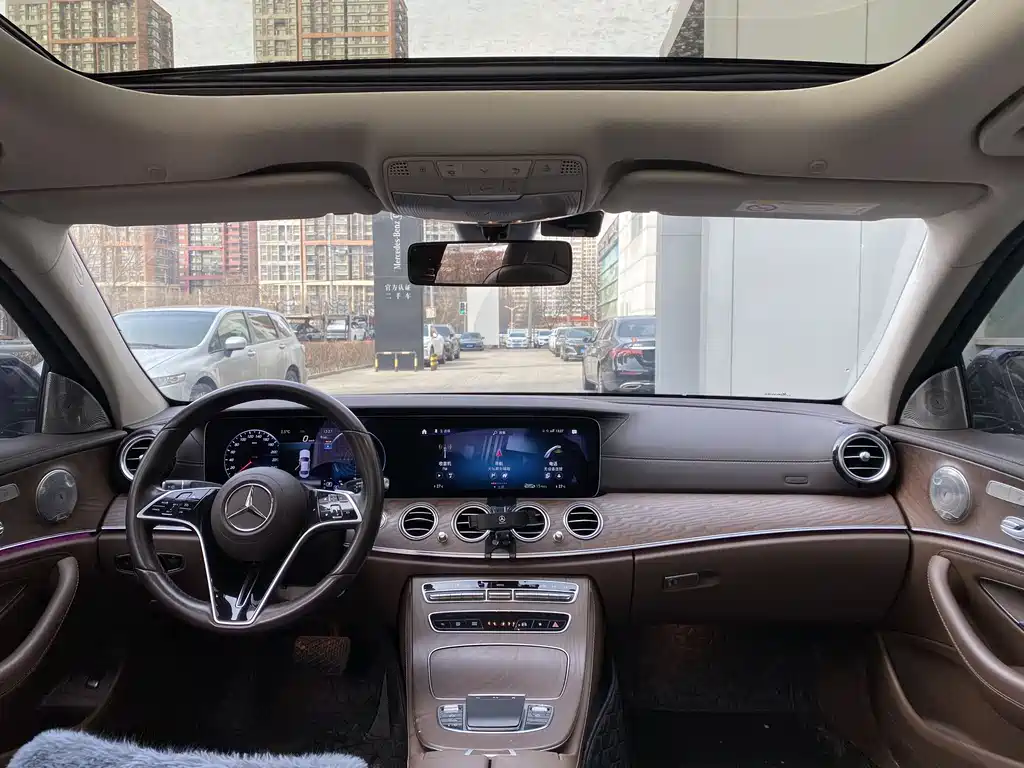 MERCEDES-BENZ E CLASS