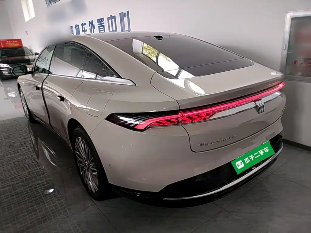 Buick Electra L7 — миниатюра 5