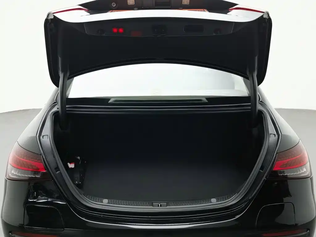 Mercedes-Benz E-Class New Energy — миниатюра 16
