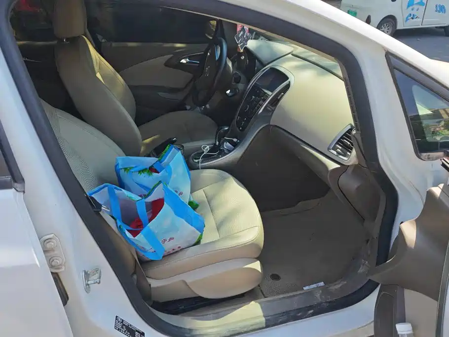 Buick Excelle — миниатюра 8