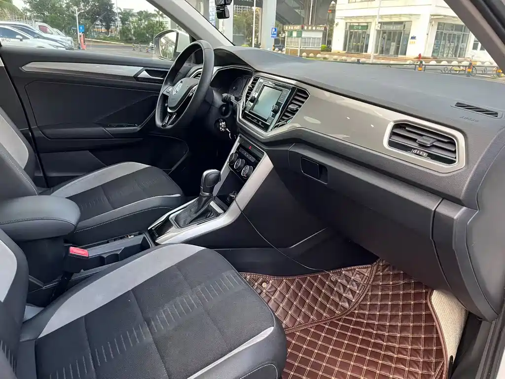 VOLKSWAGEN T ROC EXPLORING SONGS