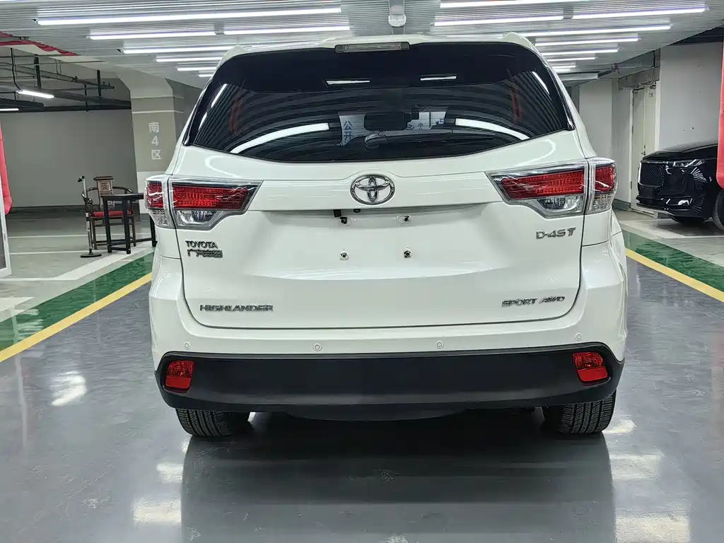 TOYOTA HIGHLANDER