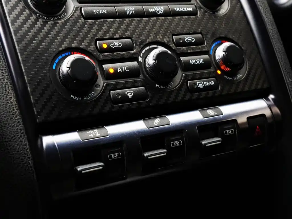 Nissan GT-R — миниатюра 22