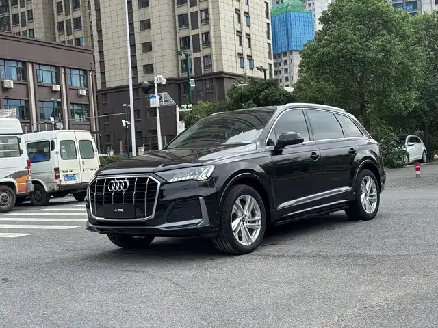 AUDI  Q7