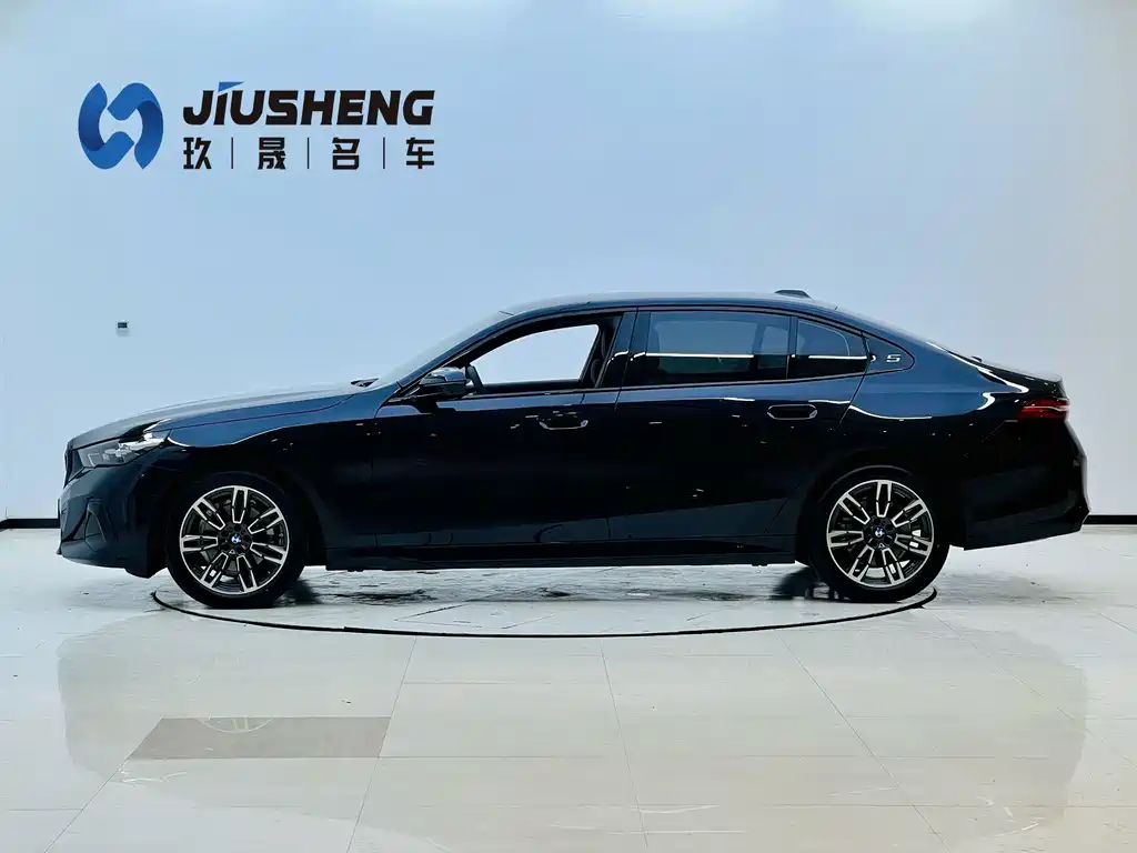 BMW 5 Series — миниатюра 6