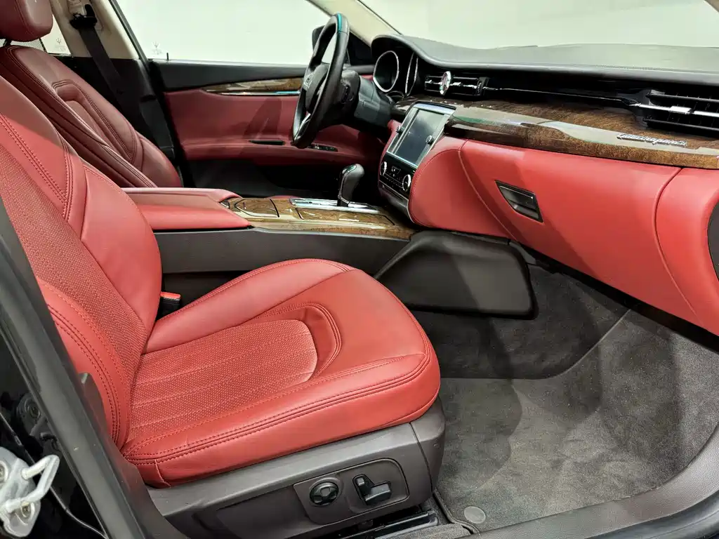 Maserati Quattroporte — миниатюра 21