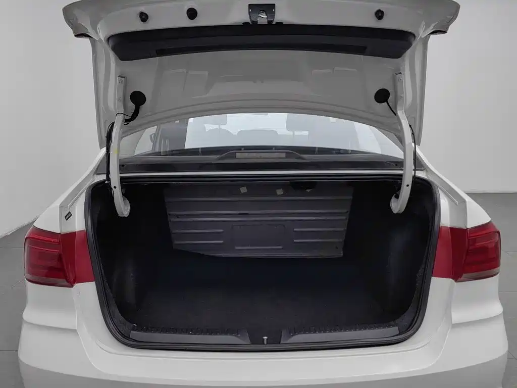 Volkswagen Santana — миниатюра 16