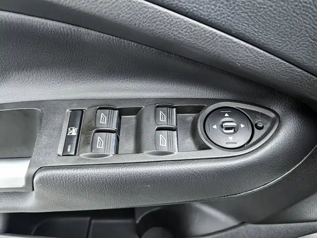 Ford Kuga — миниатюра 9