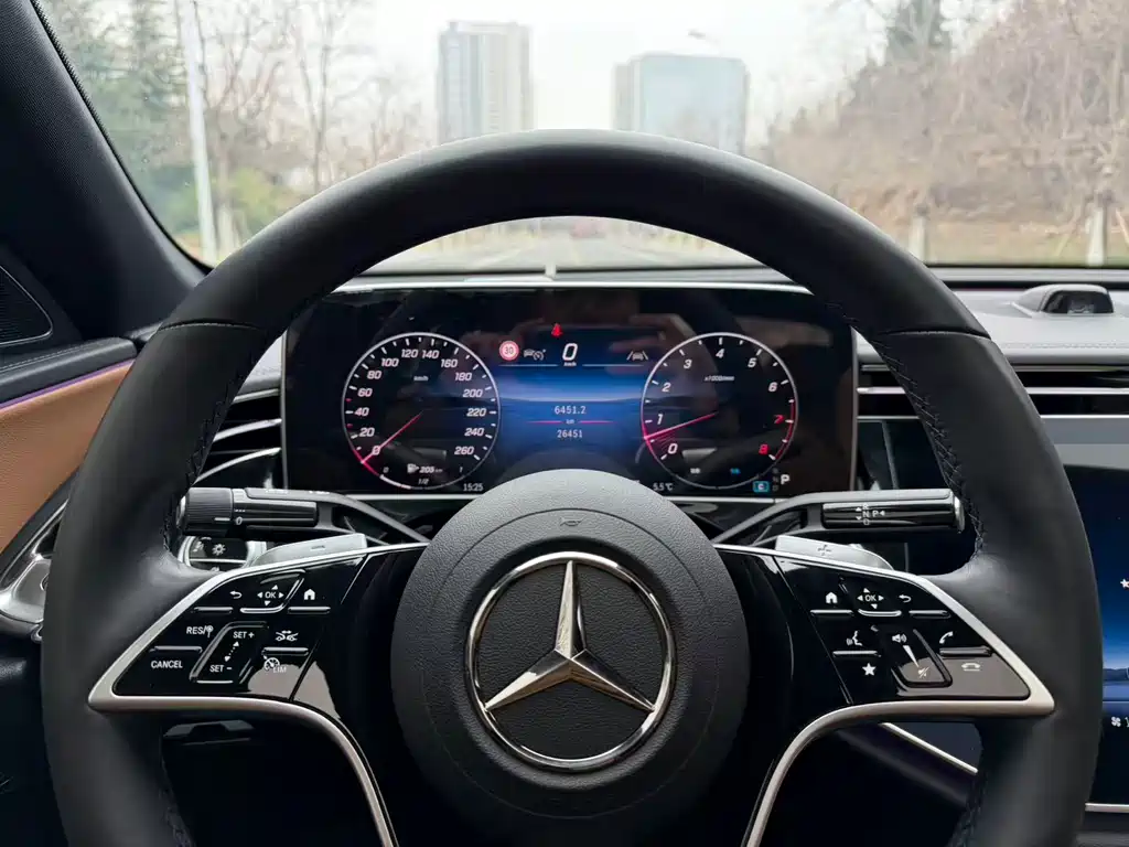 MERCEDES-BENZ E CLASS