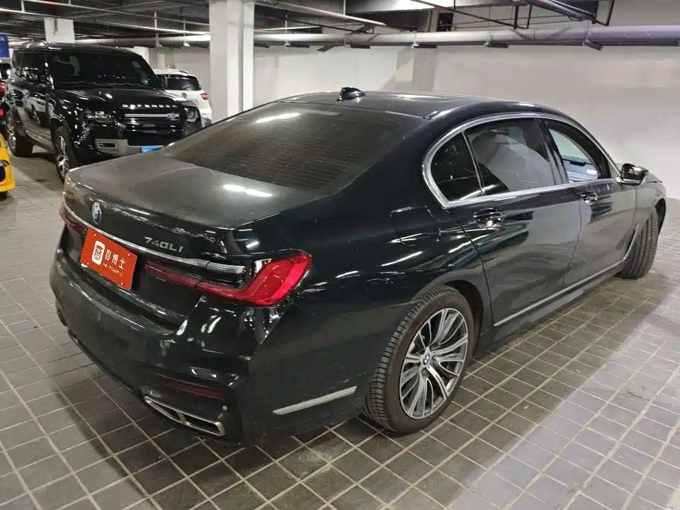 BMW 7 Series — миниатюра 8