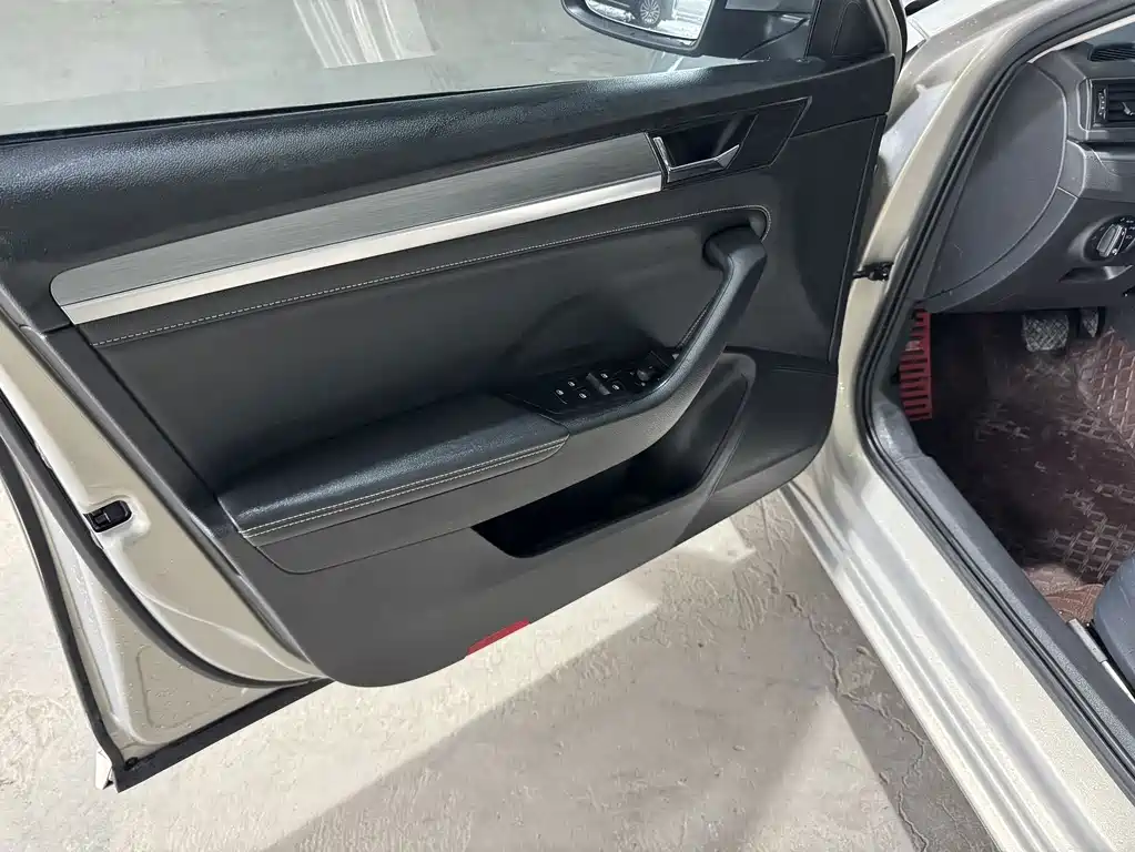 Skoda Superb — миниатюра 11