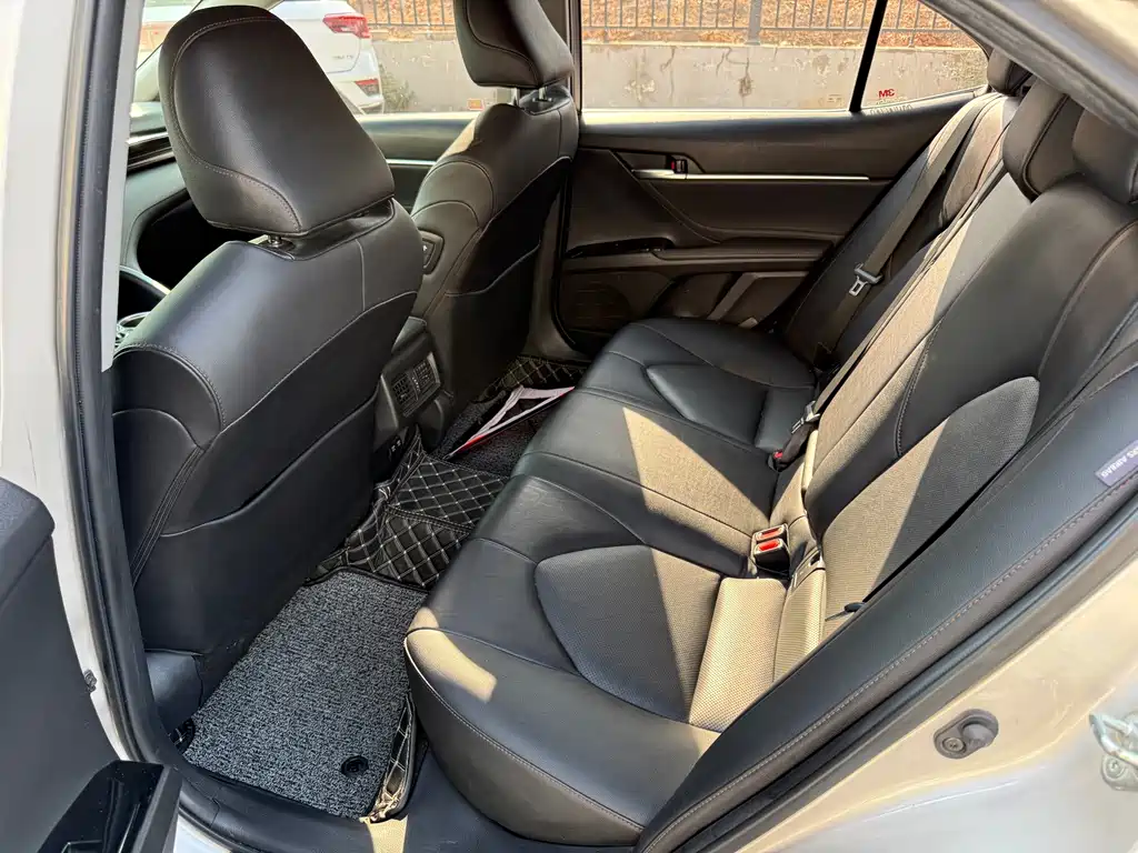 Toyota Camry — миниатюра 8