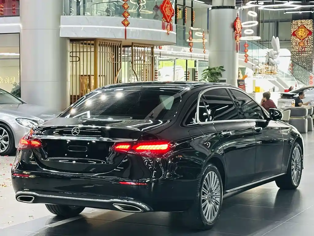 Mercedes-Benz E-Class — миниатюра 7