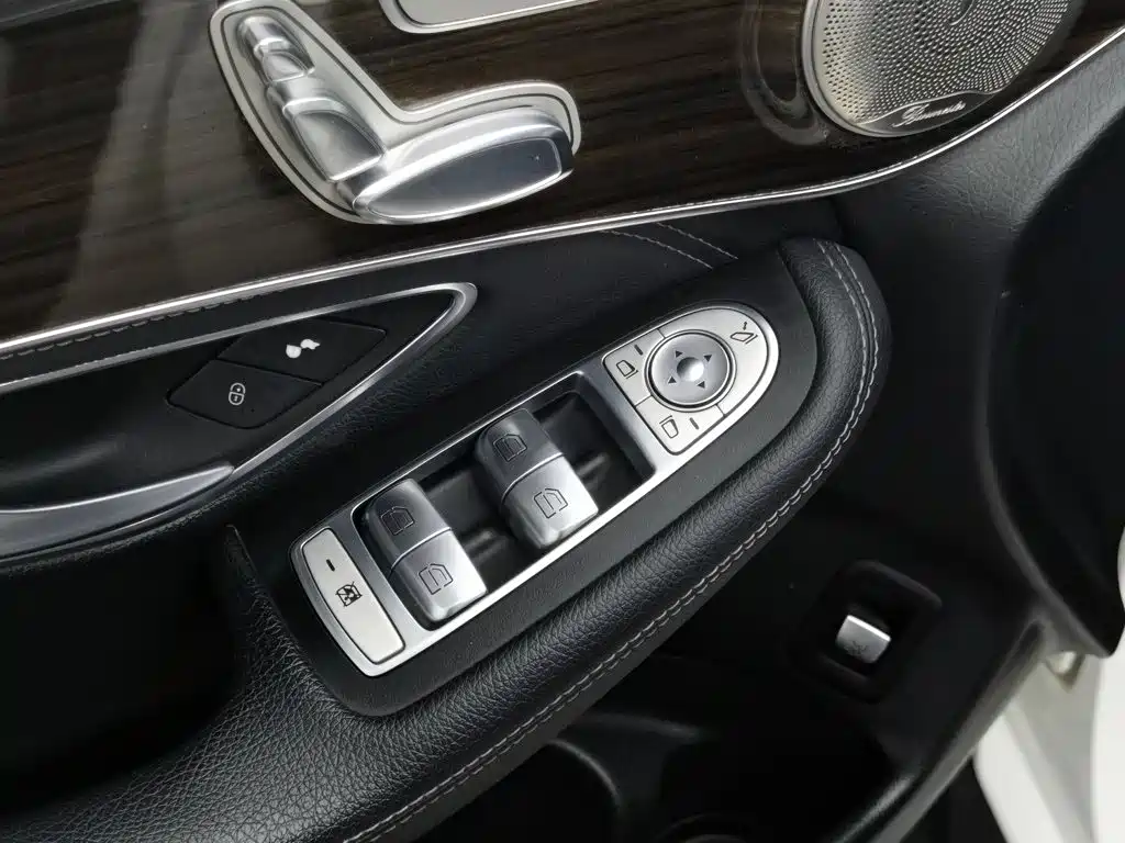 Mercedes-Benz GLC — миниатюра 9