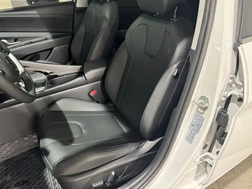 Hyundai Elantra — миниатюра 12