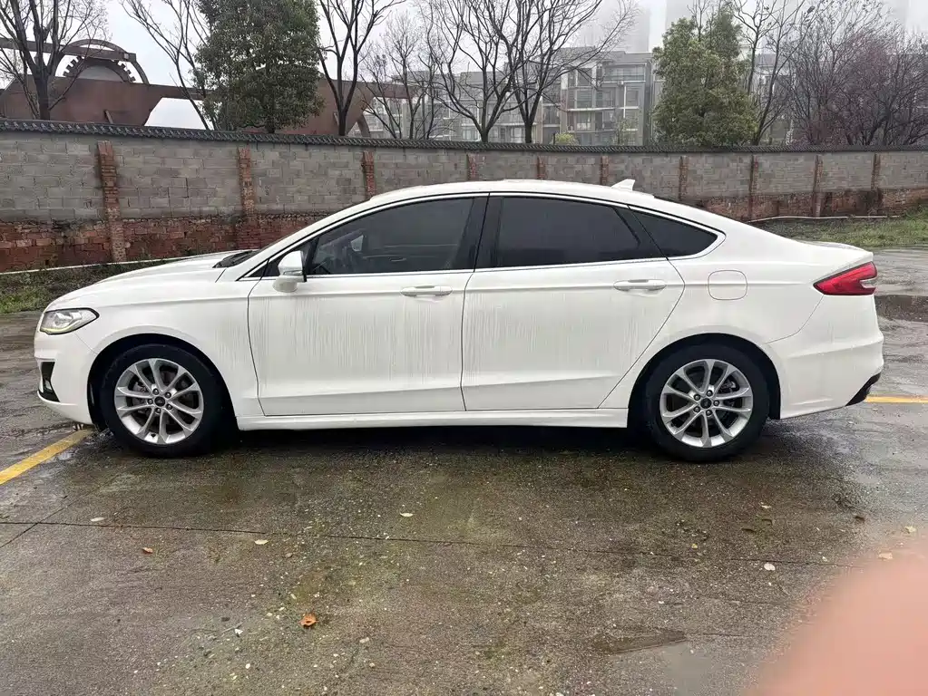 Ford Mondeo — миниатюра 7