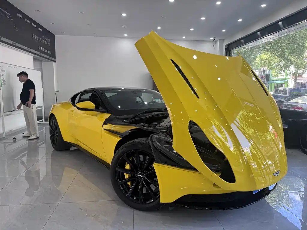 Aston Martin DB11 — миниатюра 5