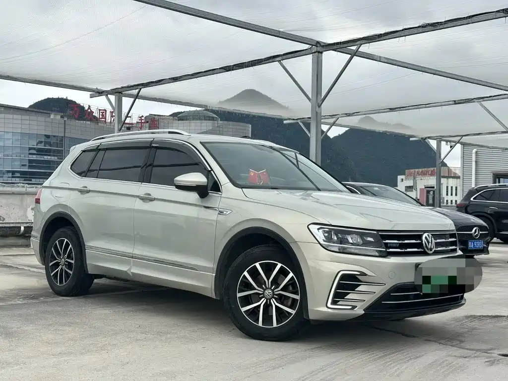 Volkswagen Tiguan L PHEV — миниатюра 2