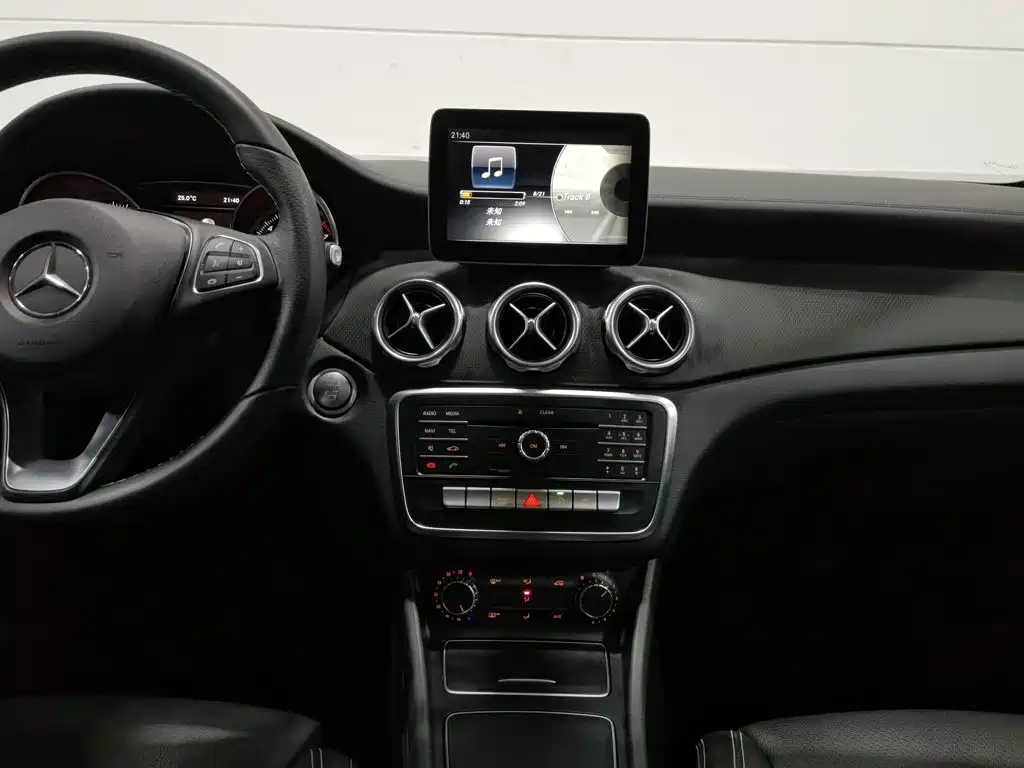 Mercedes-Benz GLA — миниатюра 12