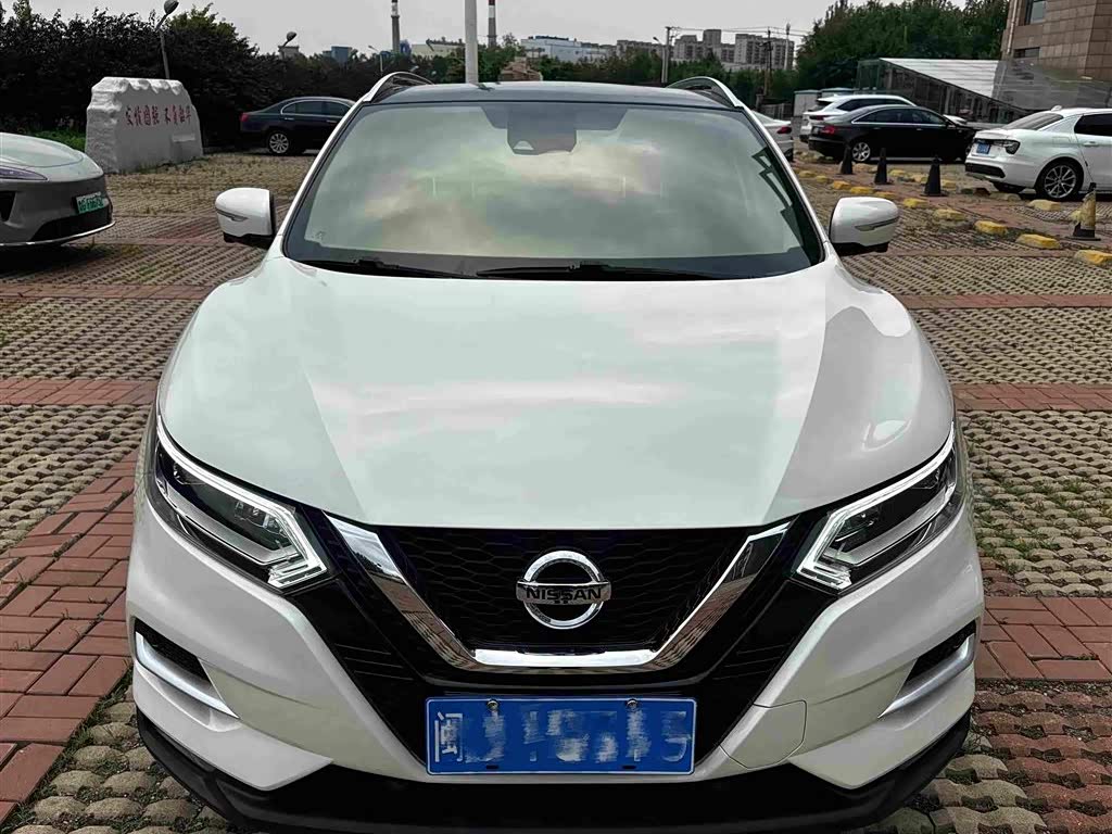 Nissan Qashqai 2.0 л 2022 г. Белый, пробег 30000 км