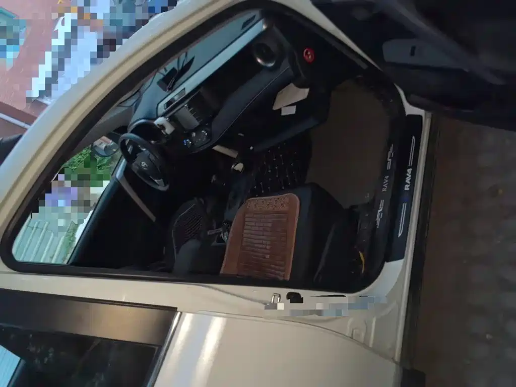 Toyota RAV4 — миниатюра 19