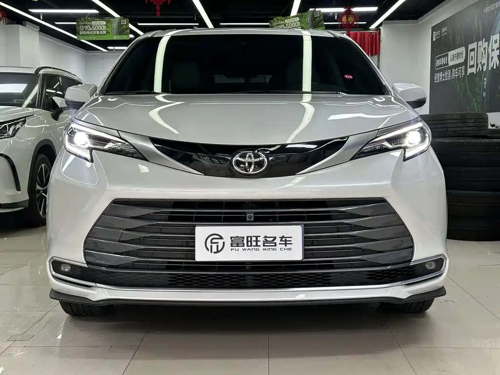 Toyota Sienna — миниатюра 2
