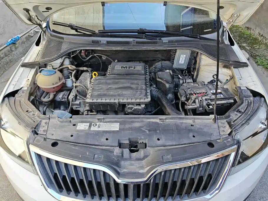 Skoda Rapid Spaceback — миниатюра 10