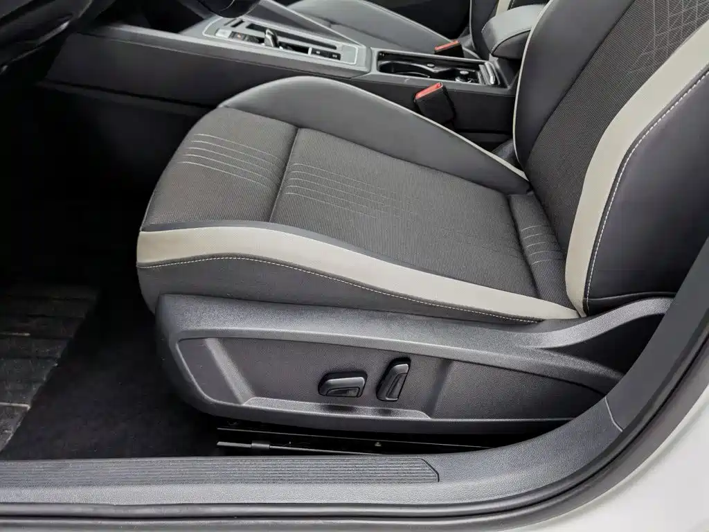 Volkswagen Golf — миниатюра 20