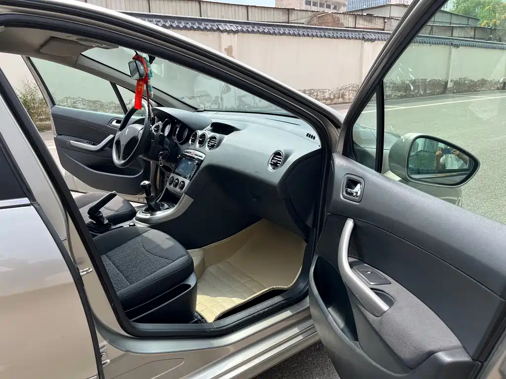 Peugeot 408 1.6L Manual Comfort Edition, фото 5