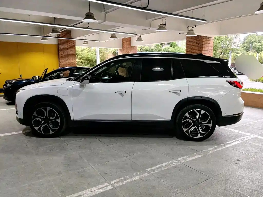 NIO ES8 2020 415KM мест