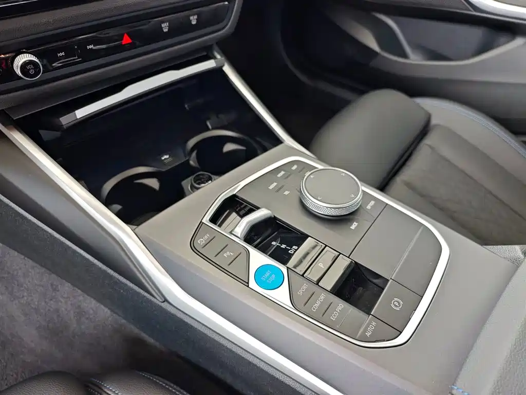 BMW i3 2025 eDrive 35 L