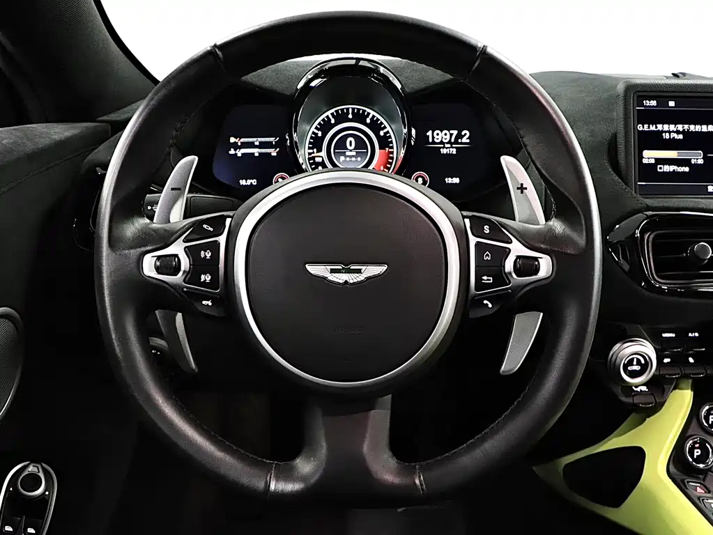 ASTON MARTIN V8 VANTAGE