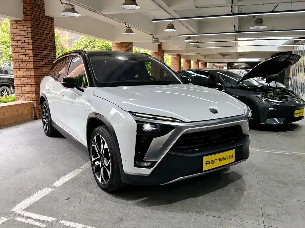 NIO ES8 2020 415KM мест